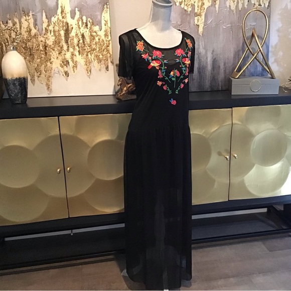 Black Embroidery Maxi Dress - Picture 6 of 12